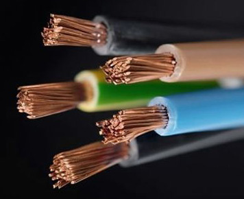 Ethernet kablolama, Cat5e, Cat6, Cat6a ve Cat7 gibi farklı standartlara sahip bakır kablolar, ağ bağlantılarının güvenli ve hızlı bir şekilde sağlanmasına yardımcı olur. 